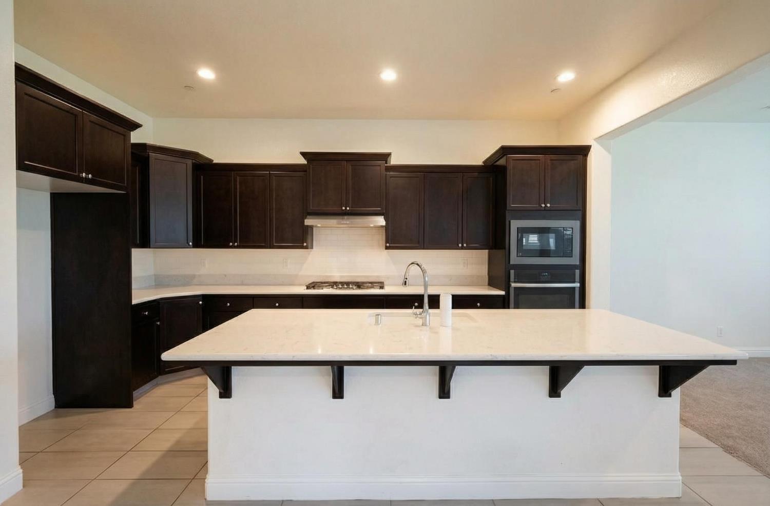 2051 Sierra Ave, Clovis, CA 93611