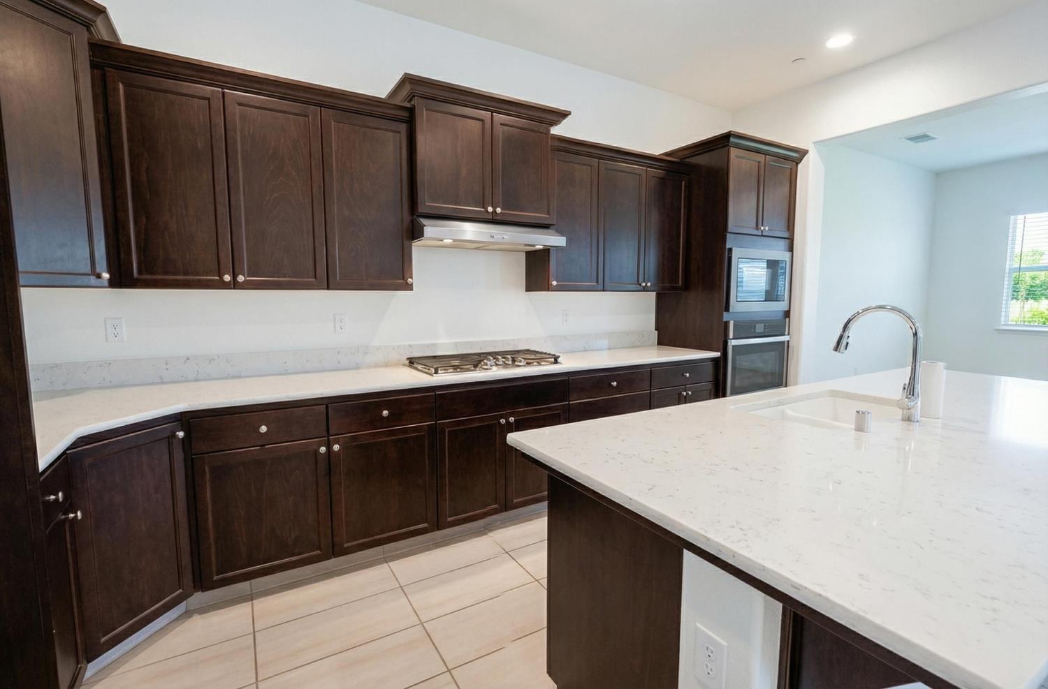 2051 Sierra Ave, Clovis, CA 93611