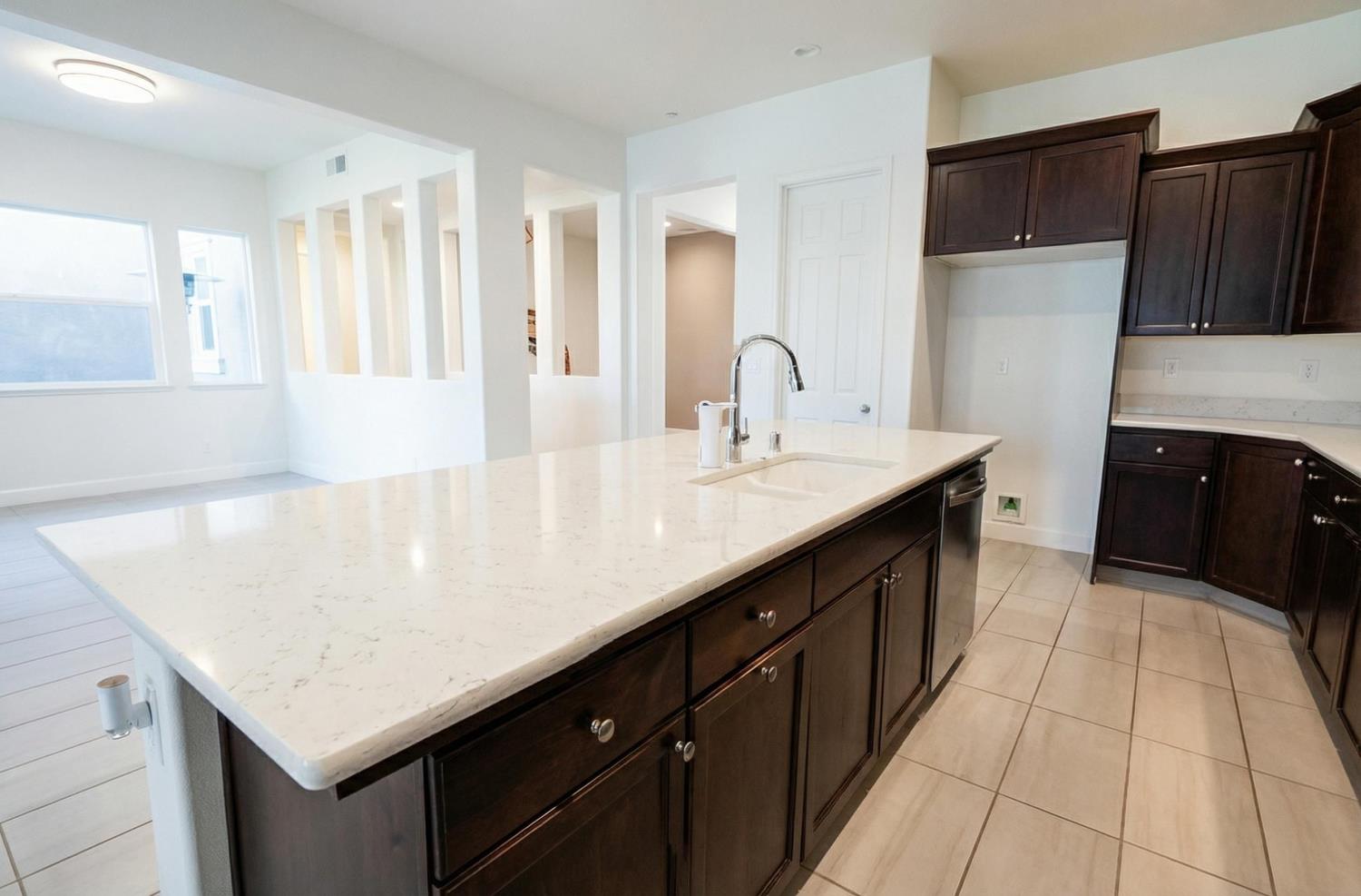 2051 Sierra Ave, Clovis, CA 93611