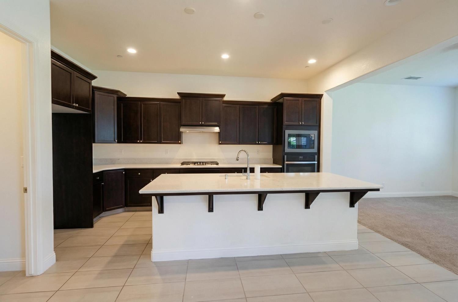 2051 Sierra Ave, Clovis, CA 93611