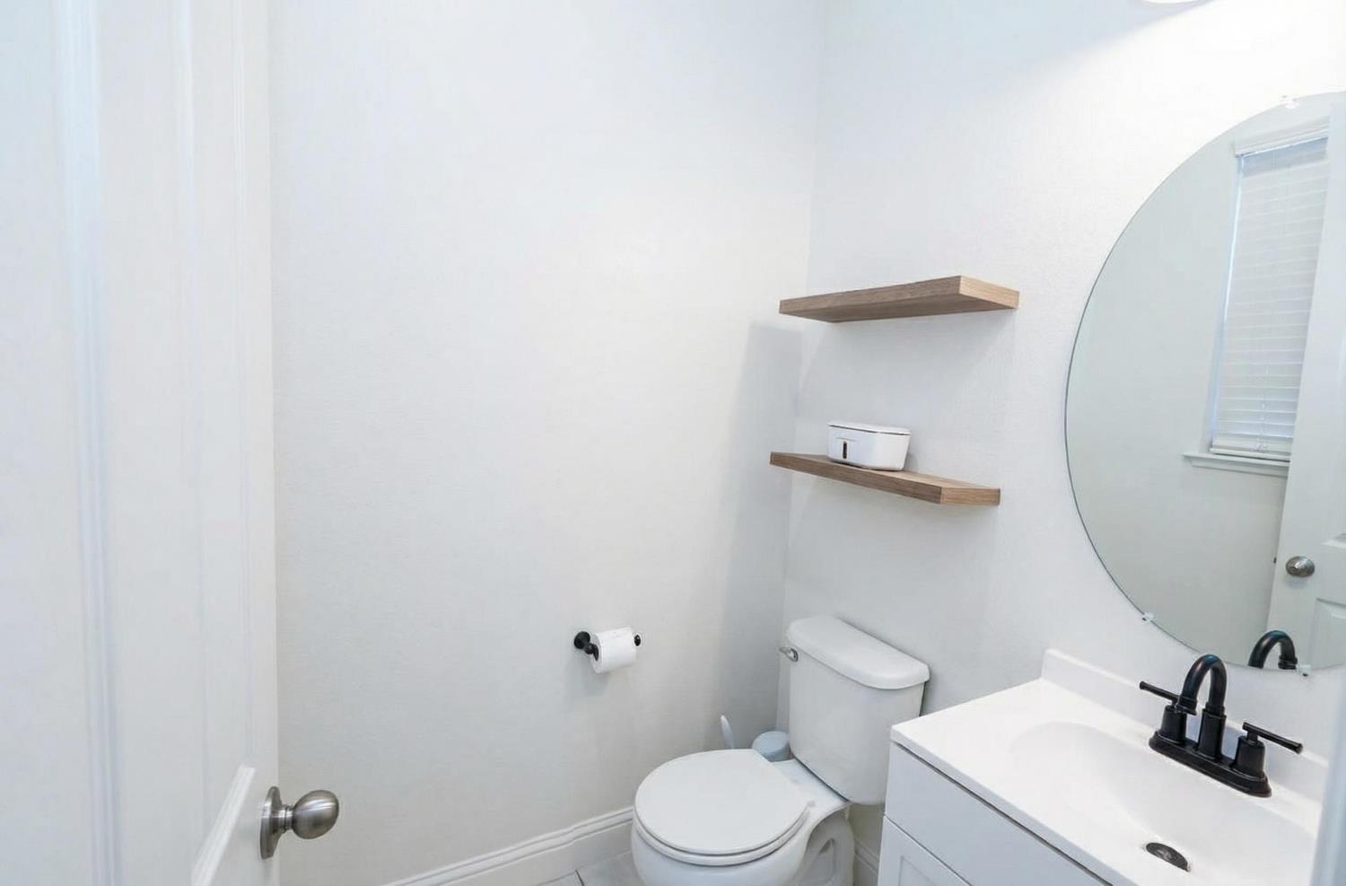 2051 Sierra Ave, Clovis, CA 93611