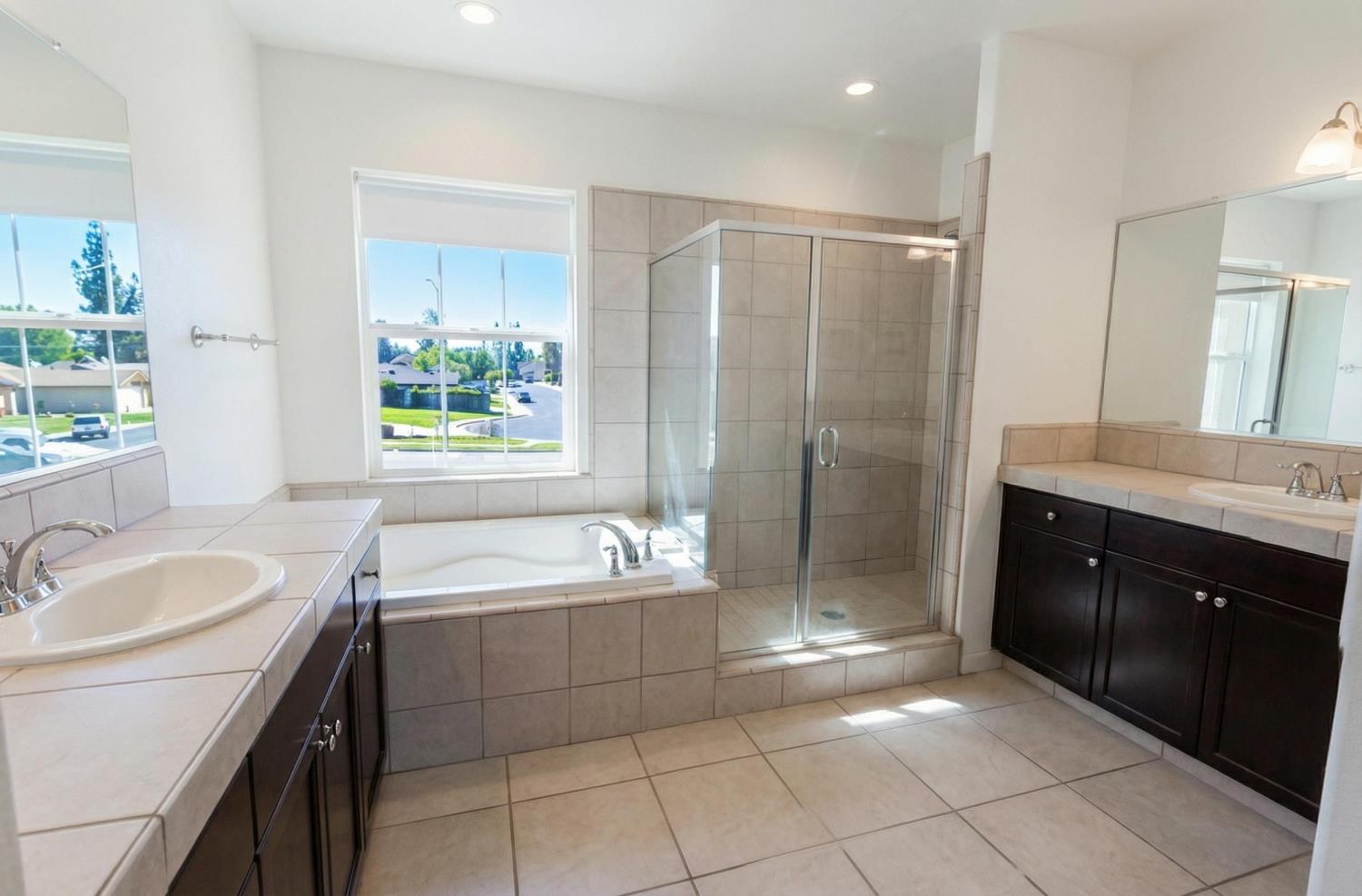 2051 Sierra Ave, Clovis, CA 93611