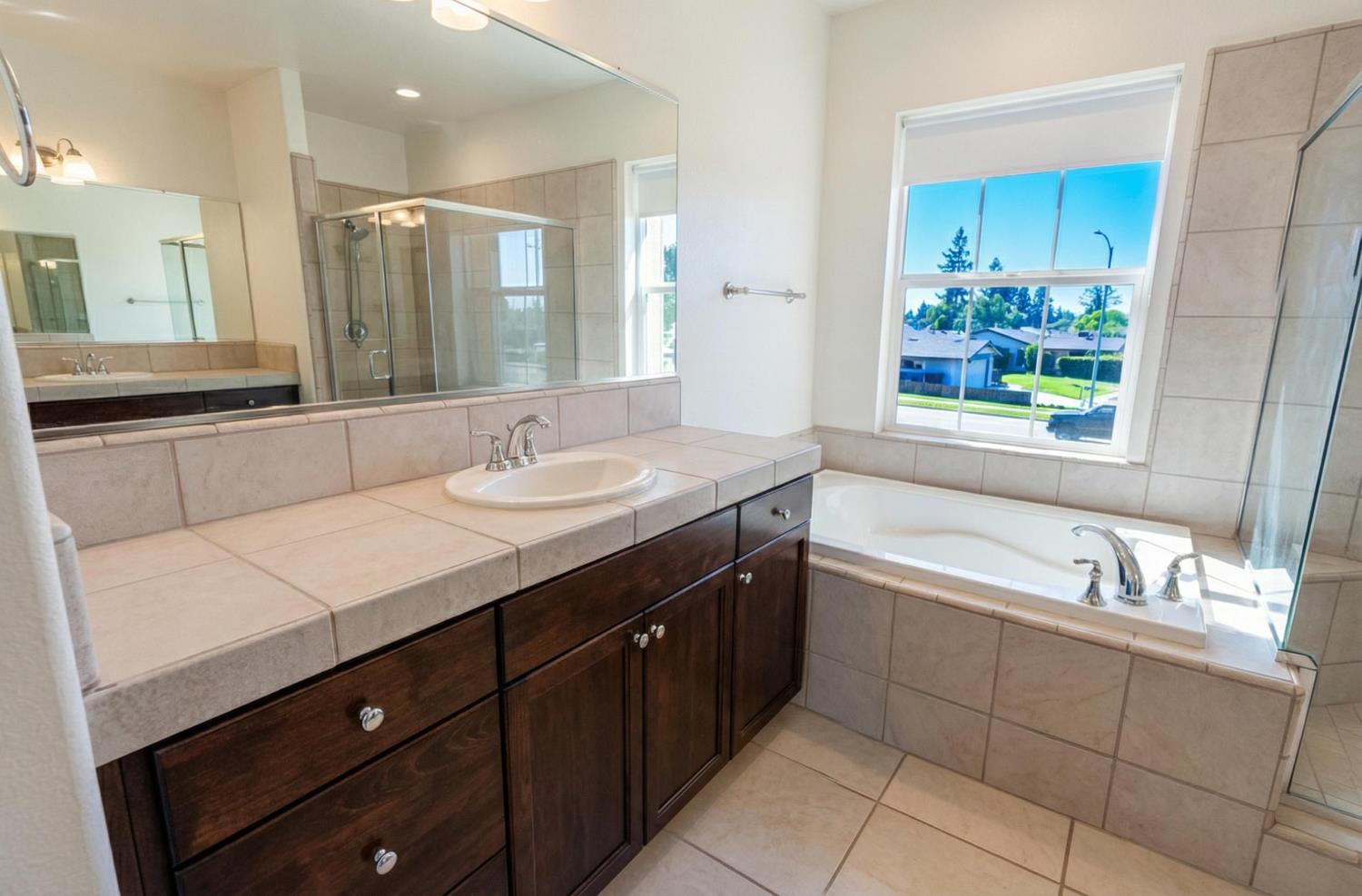 2051 Sierra Ave, Clovis, CA 93611