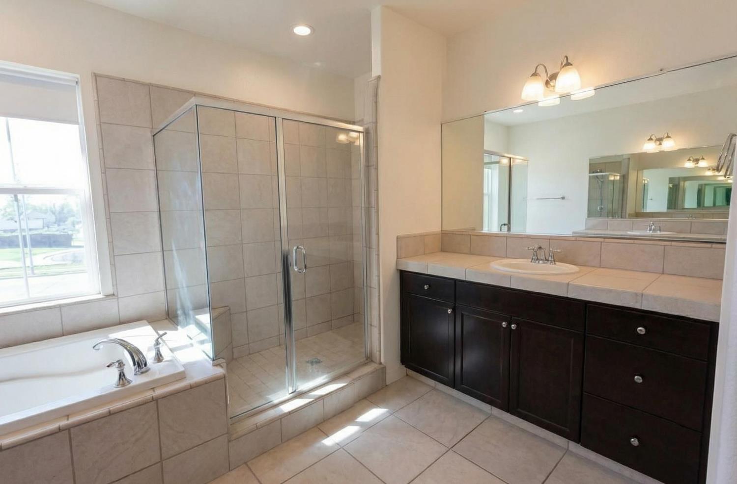 2051 Sierra Ave, Clovis, CA 93611