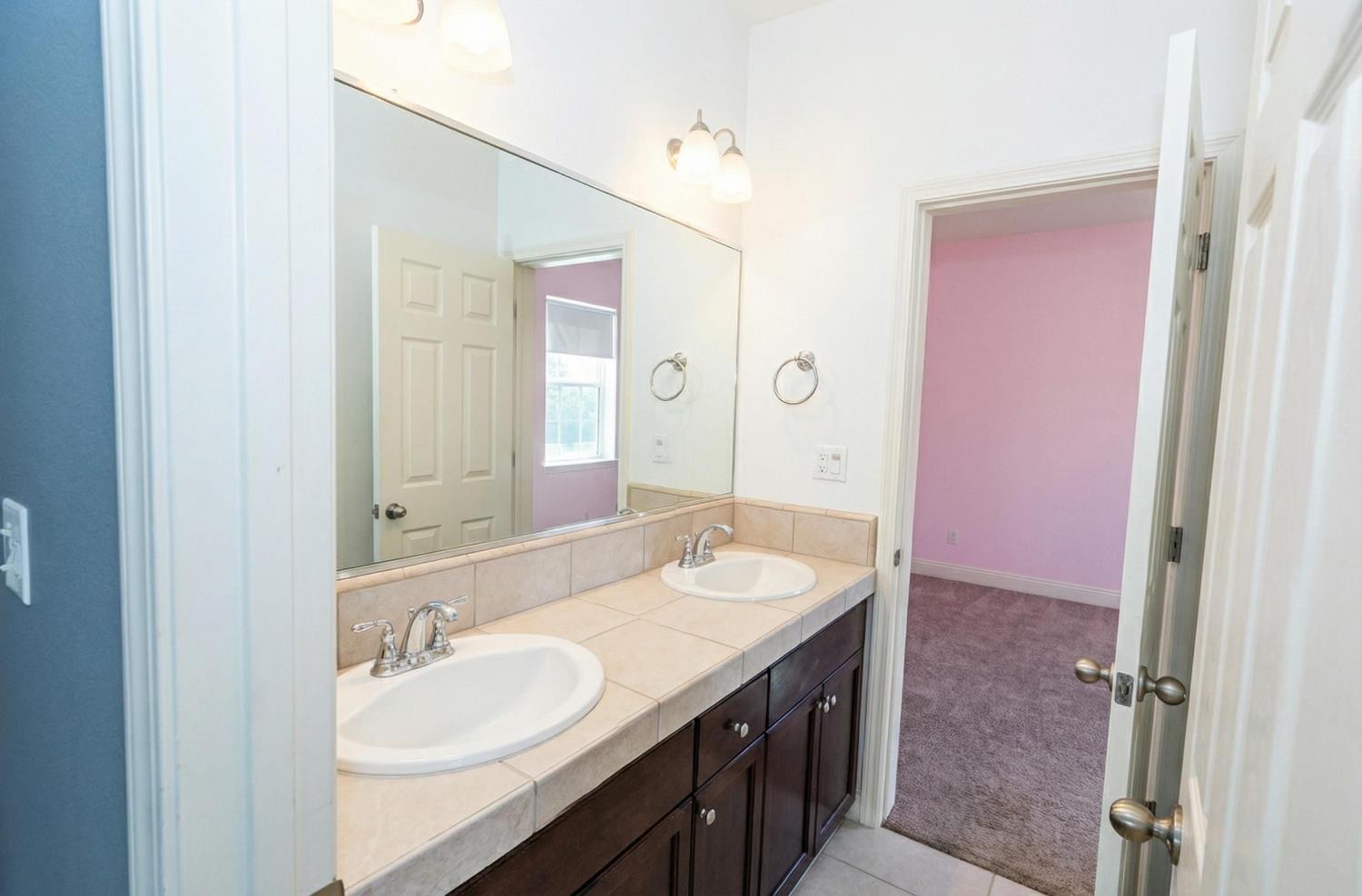 2051 Sierra Ave, Clovis, CA 93611