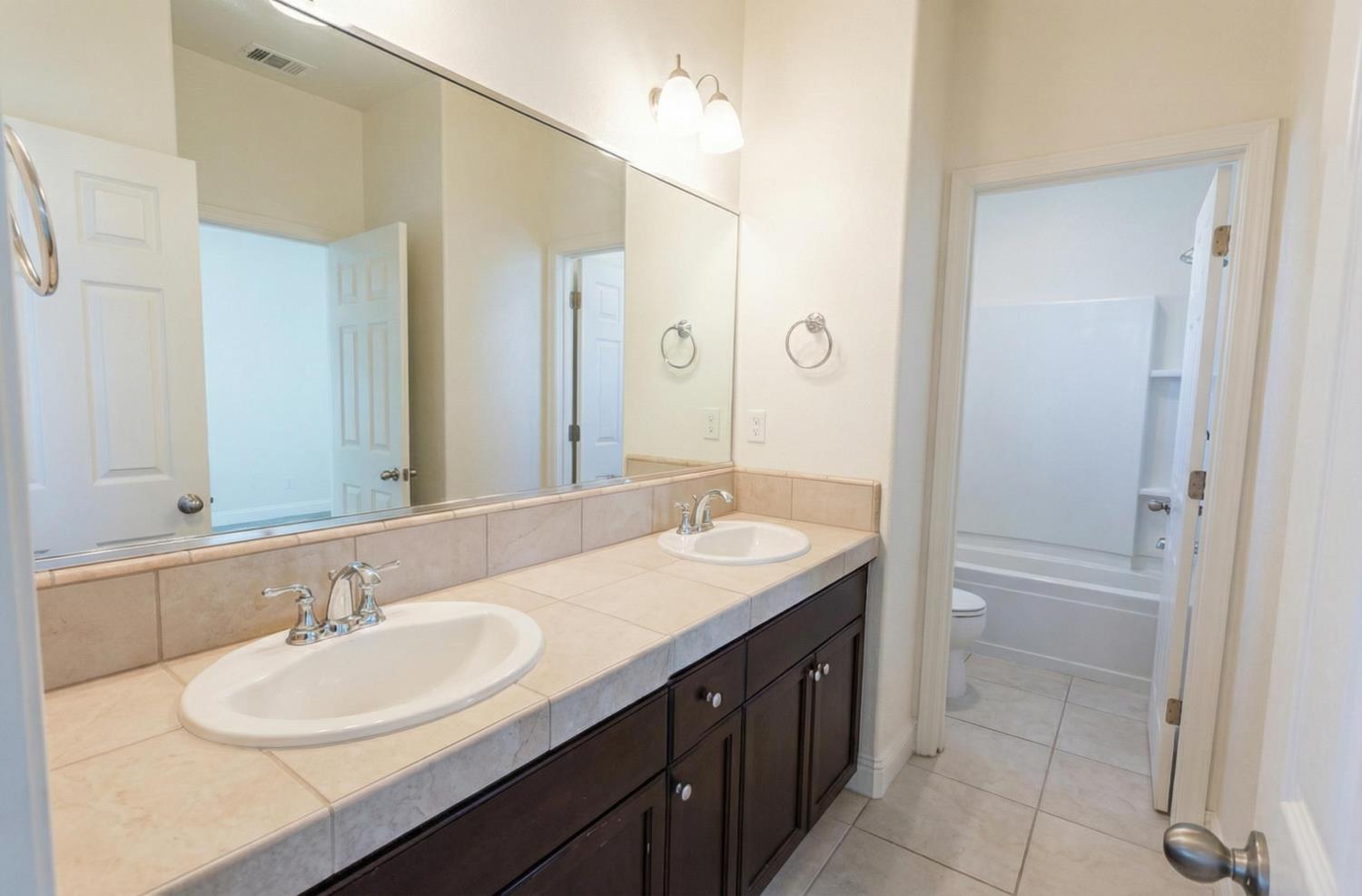 2051 Sierra Ave, Clovis, CA 93611