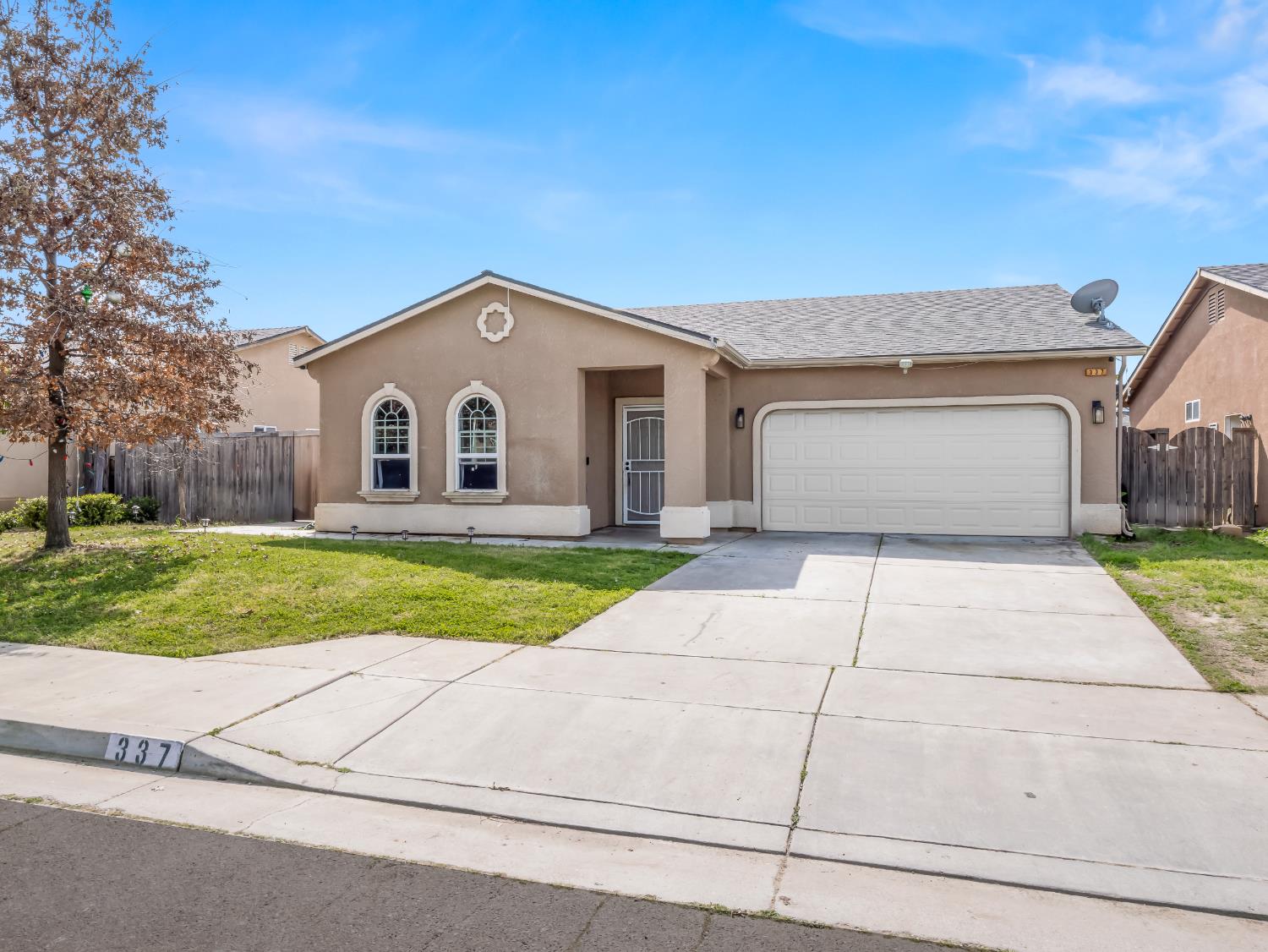 337 Ramona St, Orange Cove, CA 93646