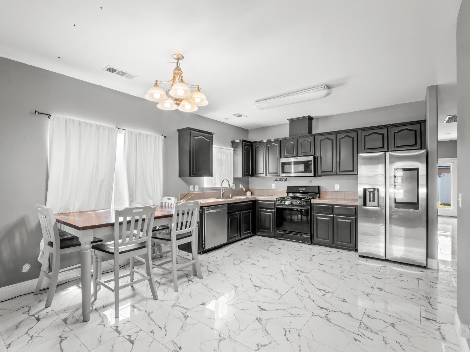 337 Ramona St, Orange Cove, CA 93646