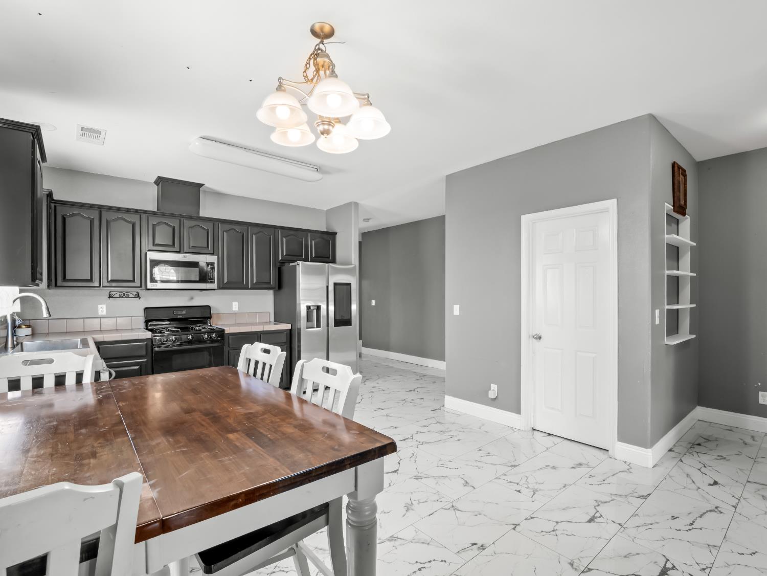 337 Ramona St, Orange Cove, CA 93646