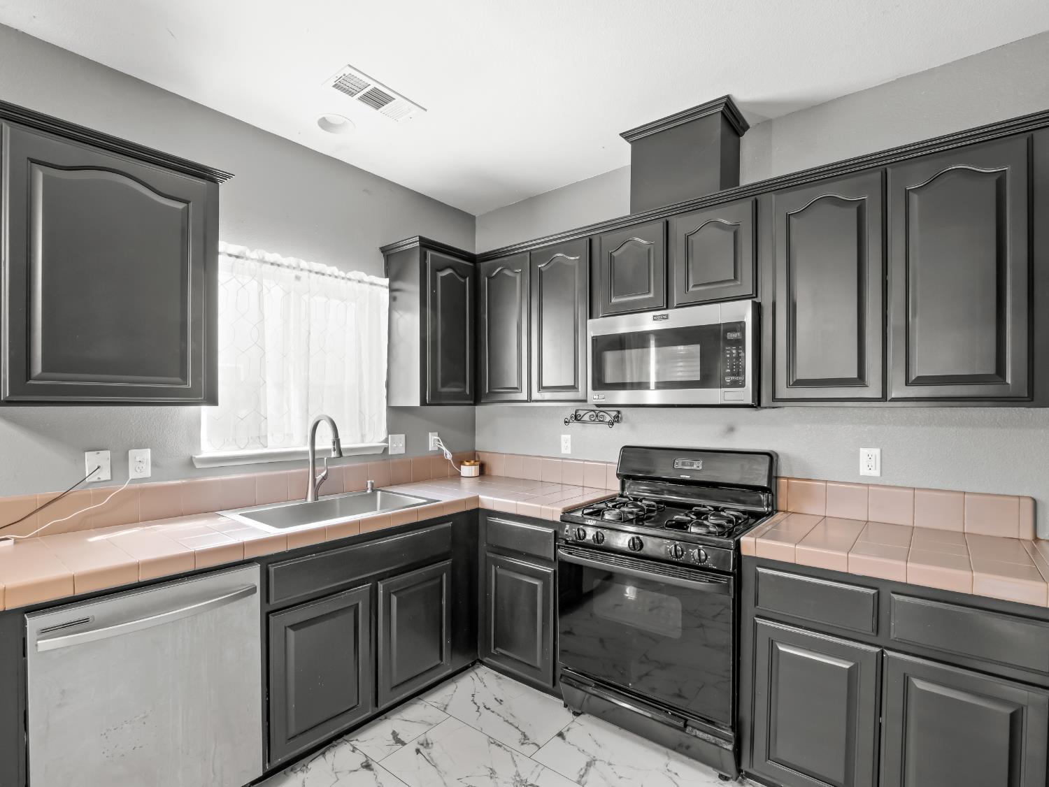 337 Ramona St, Orange Cove, CA 93646