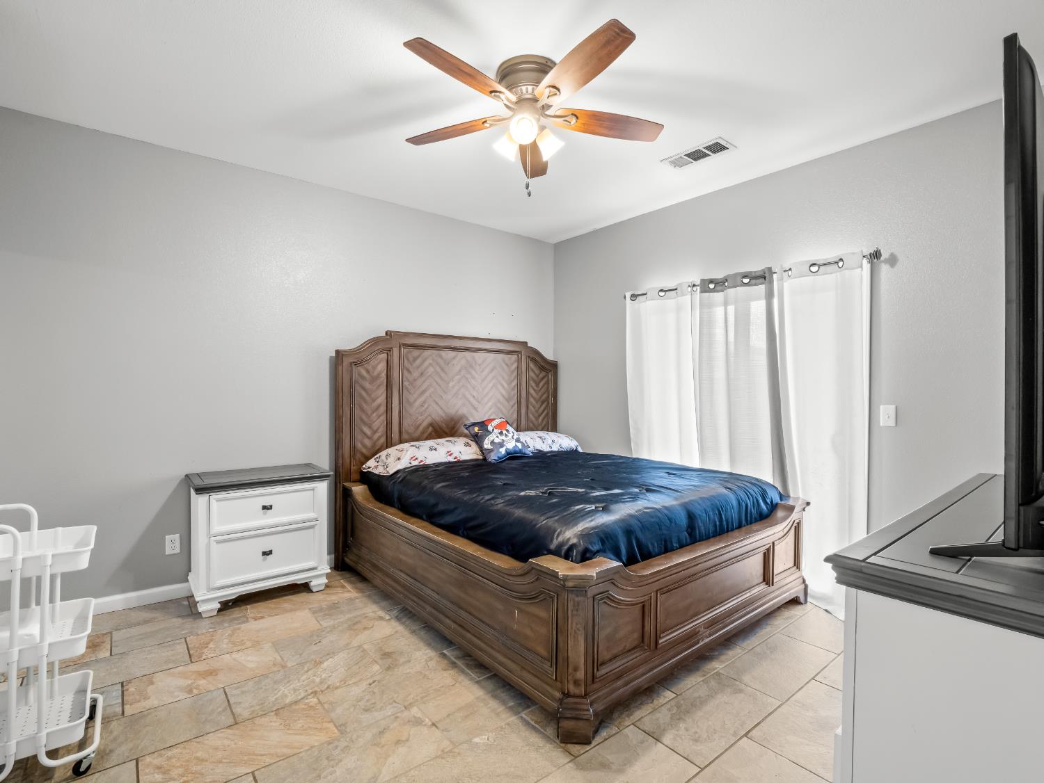 337 Ramona St, Orange Cove, CA 93646