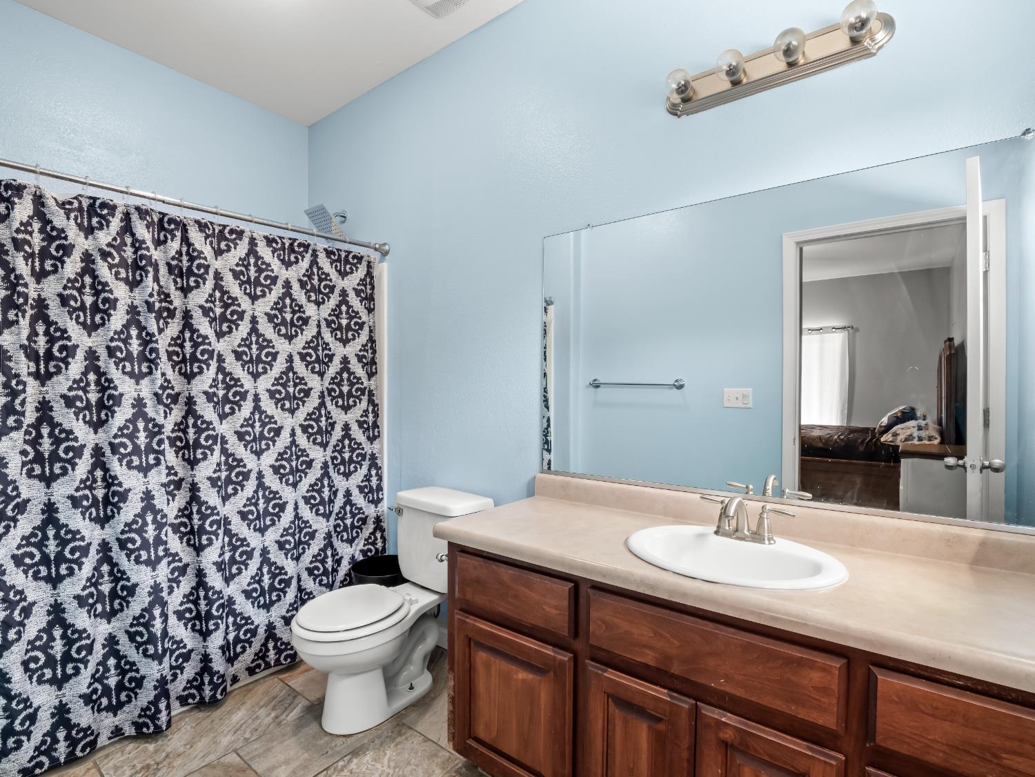 337 Ramona St, Orange Cove, CA 93646