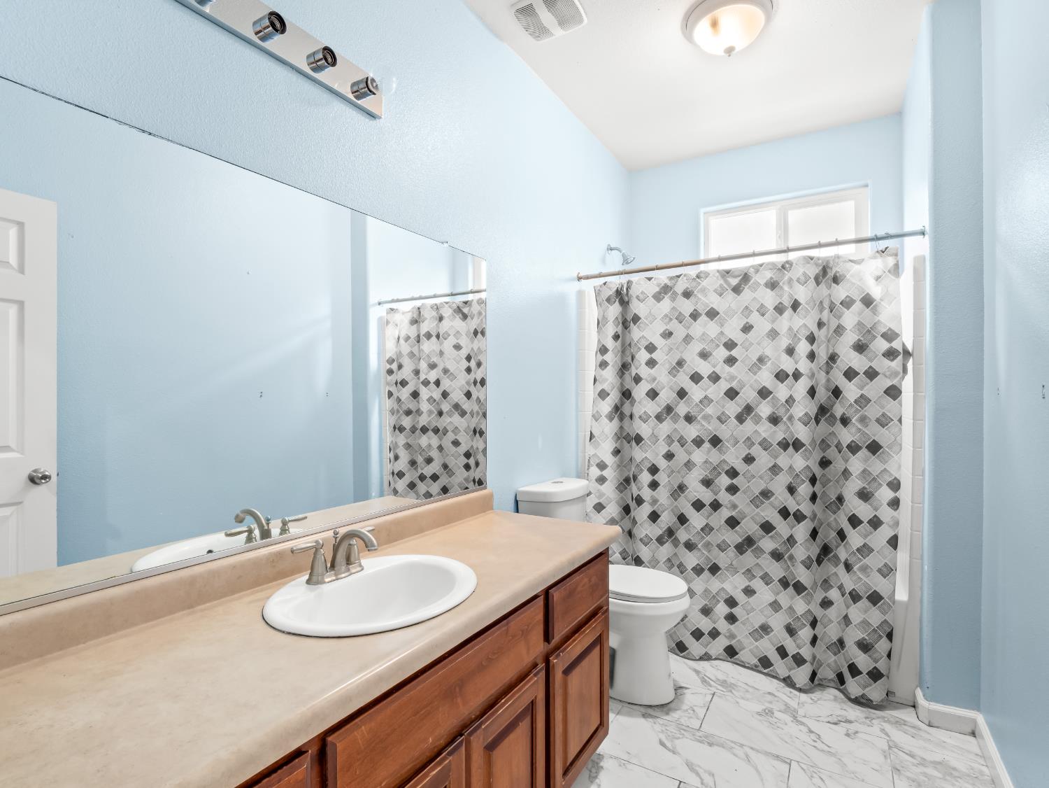 337 Ramona St, Orange Cove, CA 93646