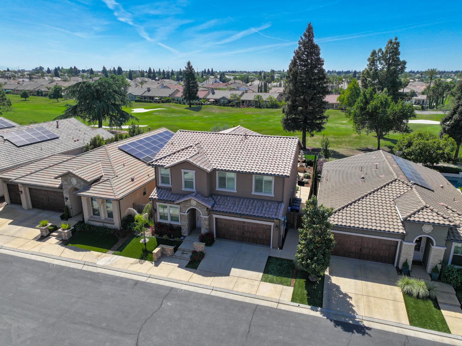 1645 E Benvenuto Dr, Fresno, CA 93730