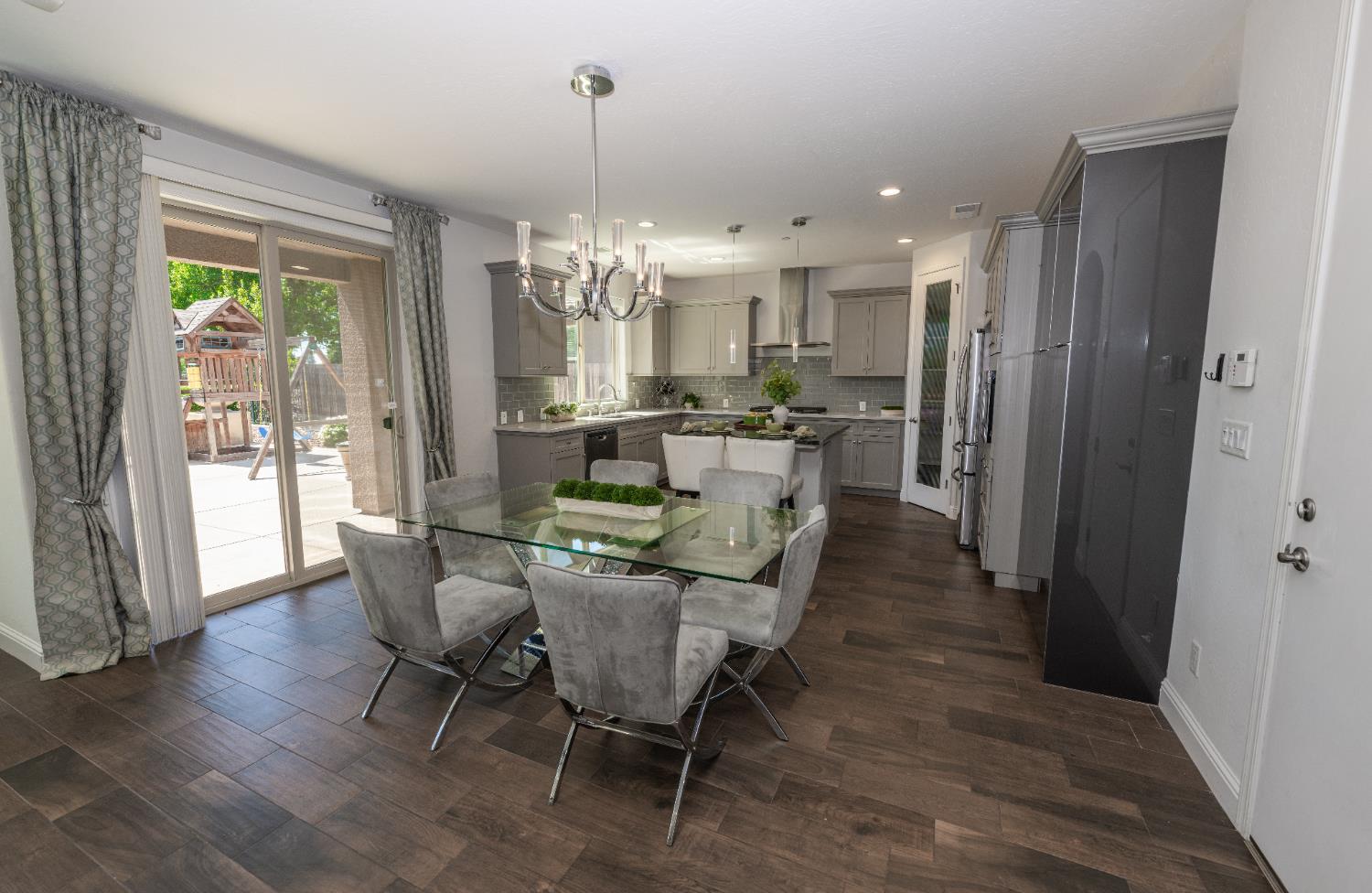 1645 E Benvenuto Dr, Fresno, CA 93730