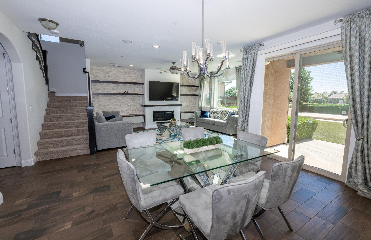 1645 E Benvenuto Dr, Fresno, CA 93730