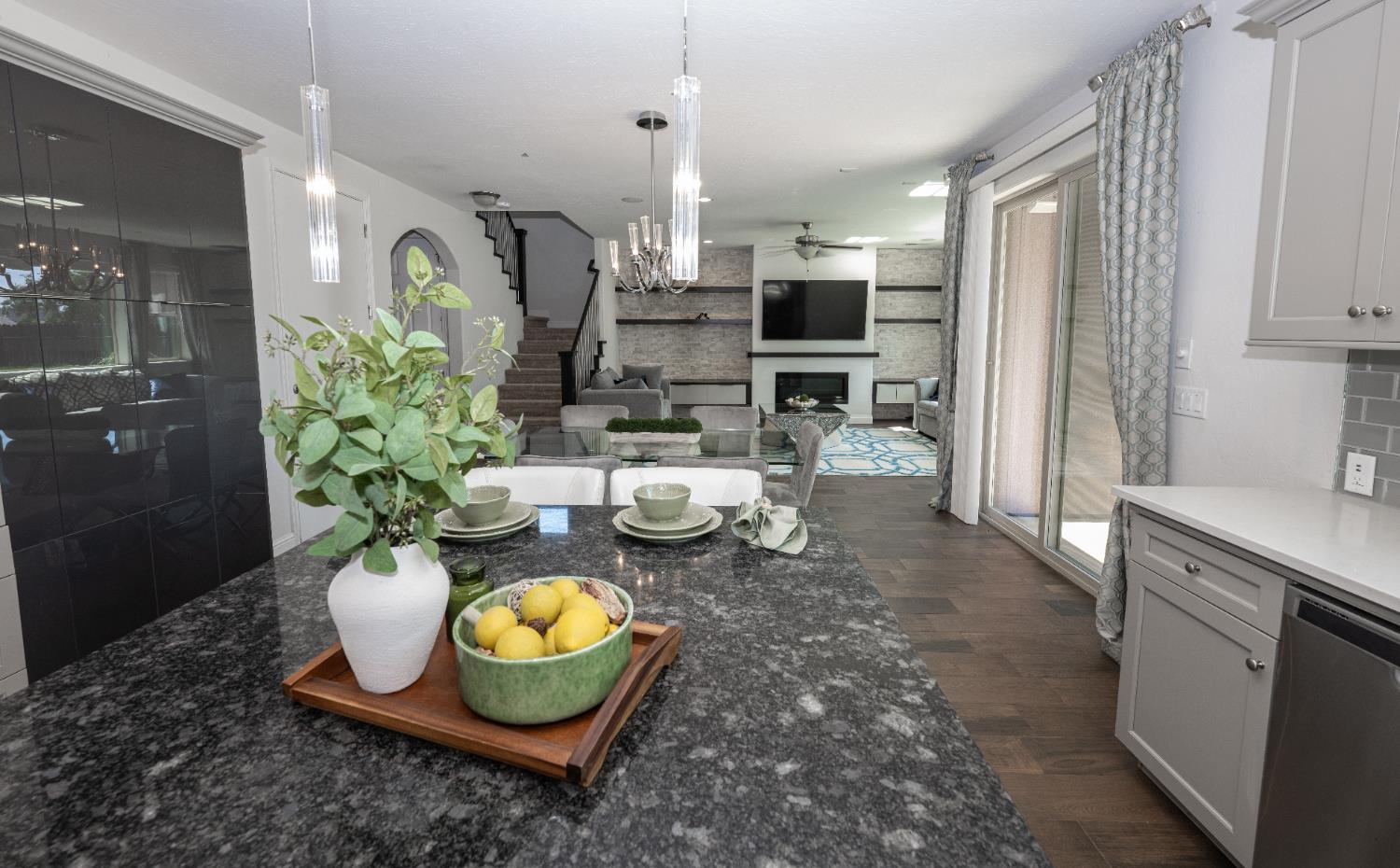 1645 E Benvenuto Dr, Fresno, CA 93730