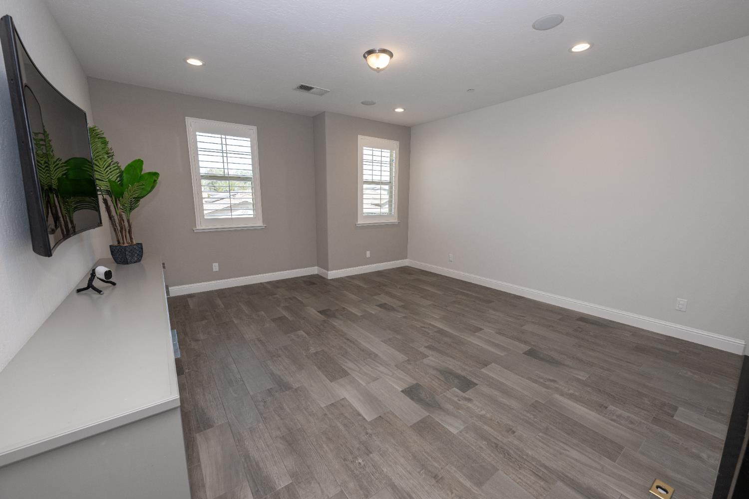 1645 E Benvenuto Dr, Fresno, CA 93730