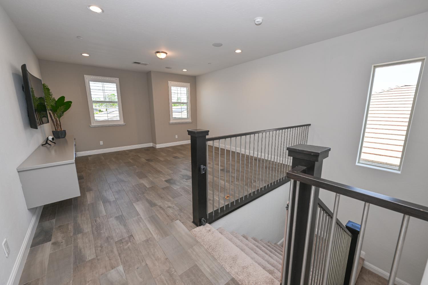 1645 E Benvenuto Dr, Fresno, CA 93730