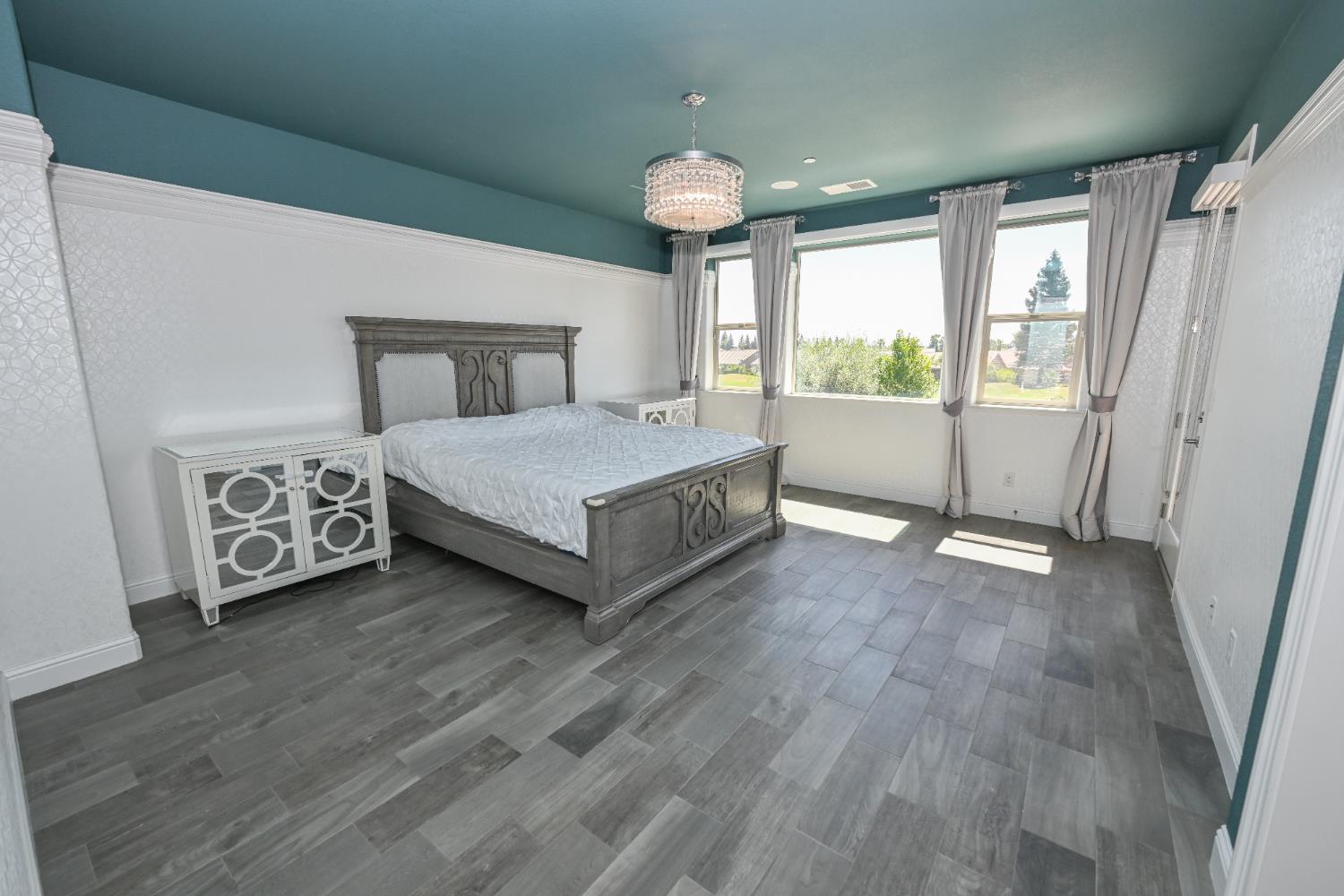 1645 E Benvenuto Dr, Fresno, CA 93730