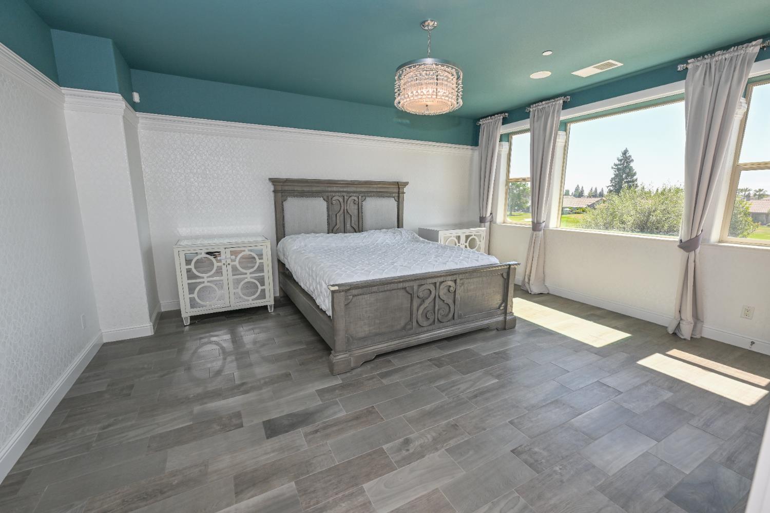 1645 E Benvenuto Dr, Fresno, CA 93730