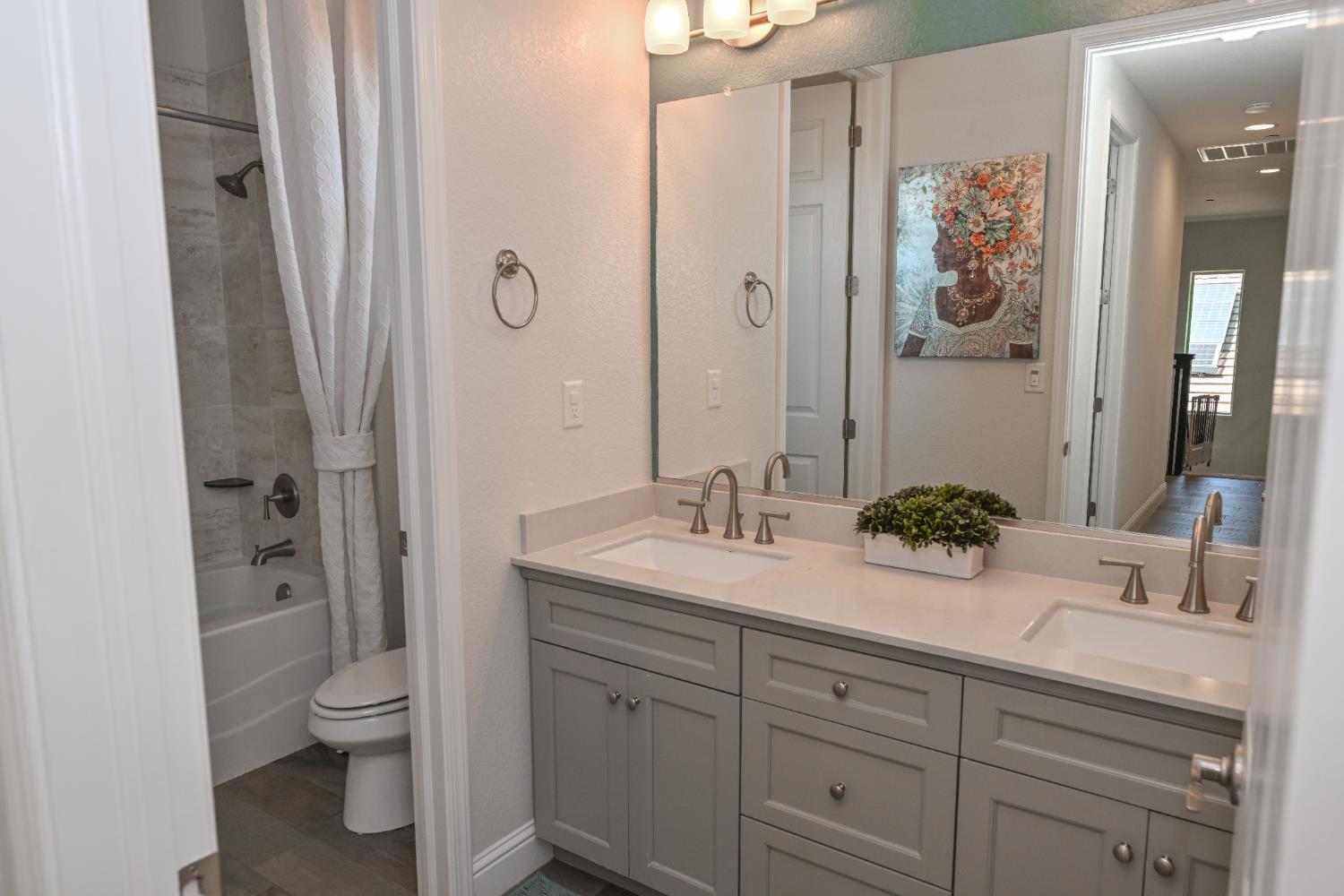 1645 E Benvenuto Dr, Fresno, CA 93730