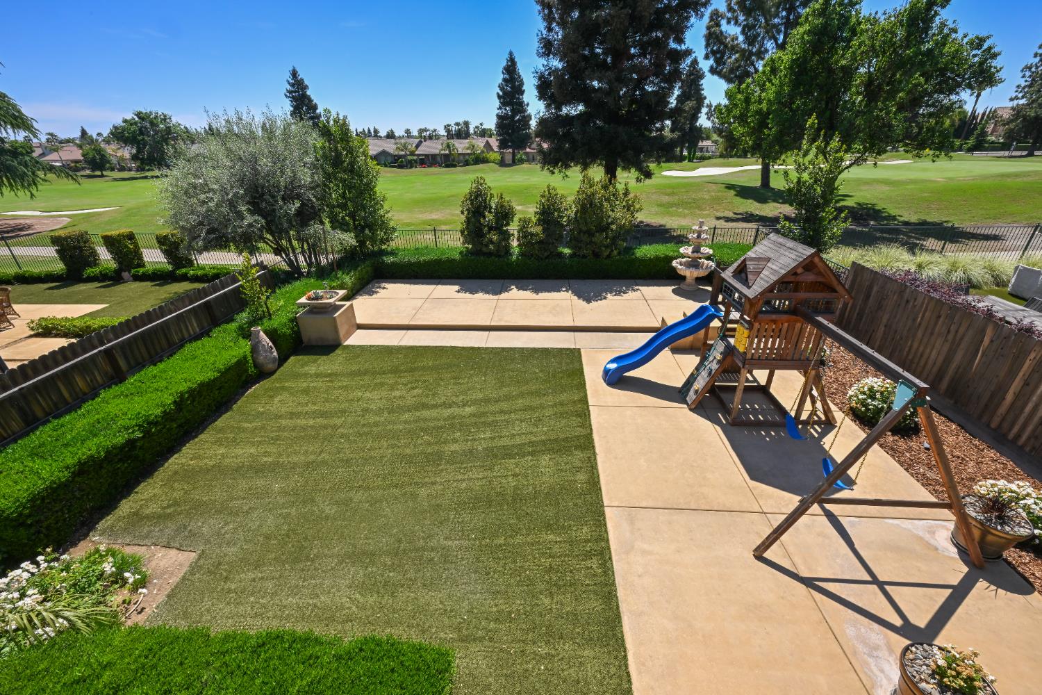 1645 E Benvenuto Dr, Fresno, CA 93730