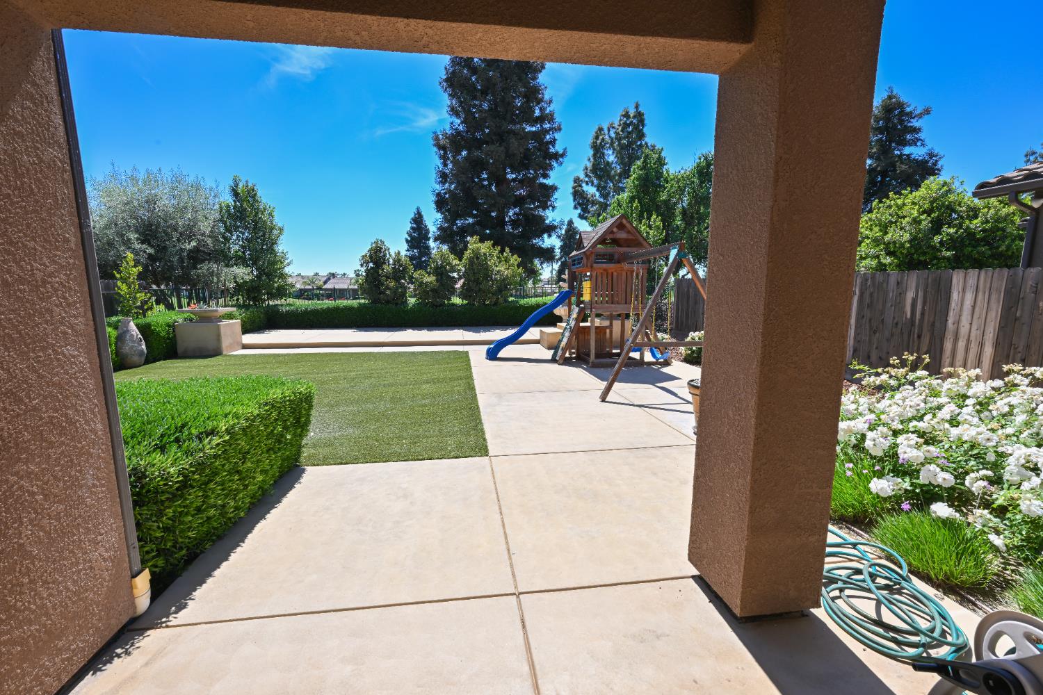 1645 E Benvenuto Dr, Fresno, CA 93730