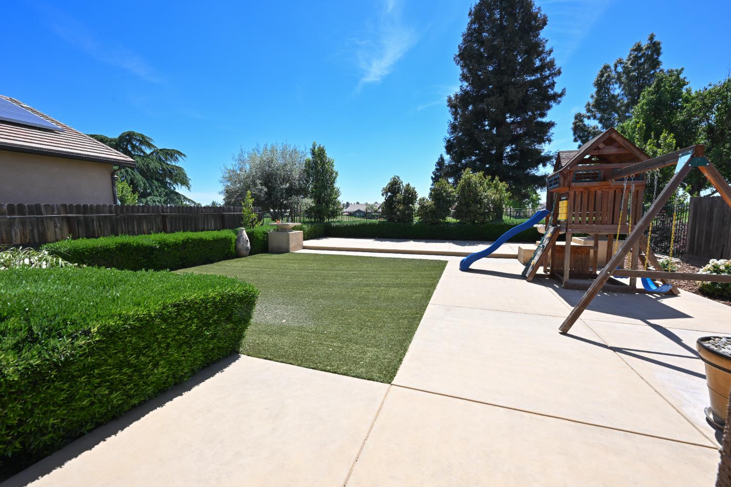 1645 E Benvenuto Dr, Fresno, CA 93730