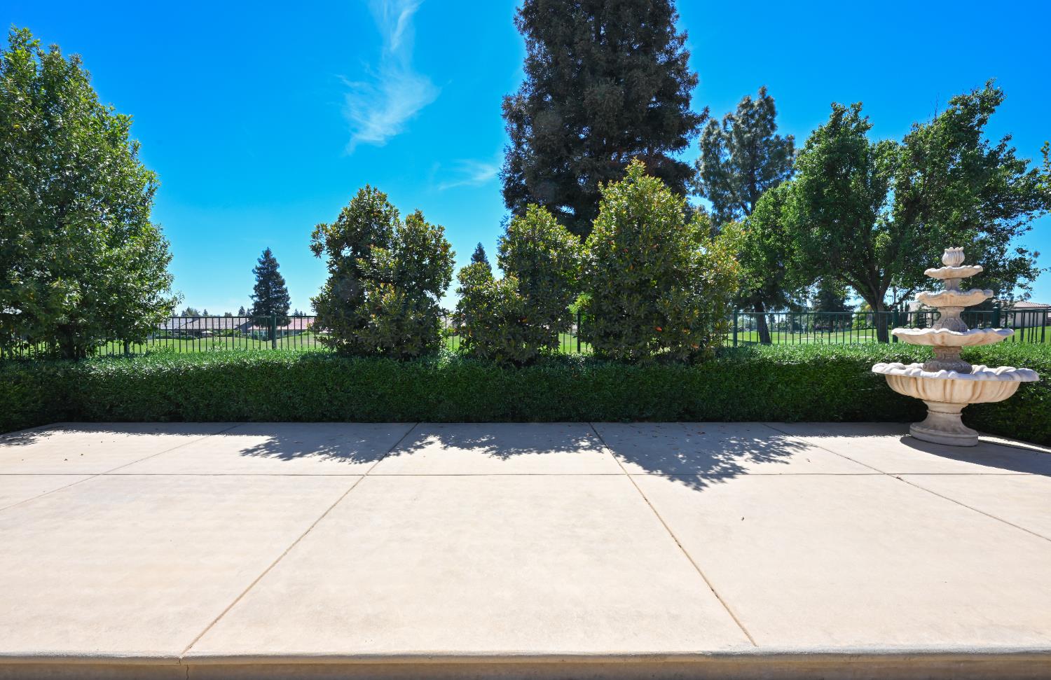 1645 E Benvenuto Dr, Fresno, CA 93730