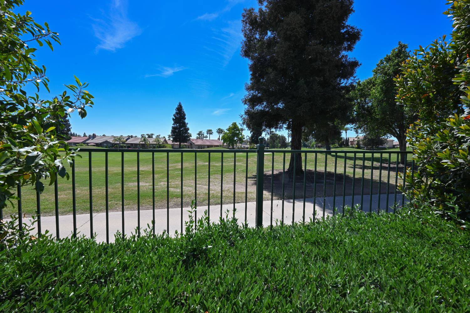1645 E Benvenuto Dr, Fresno, CA 93730