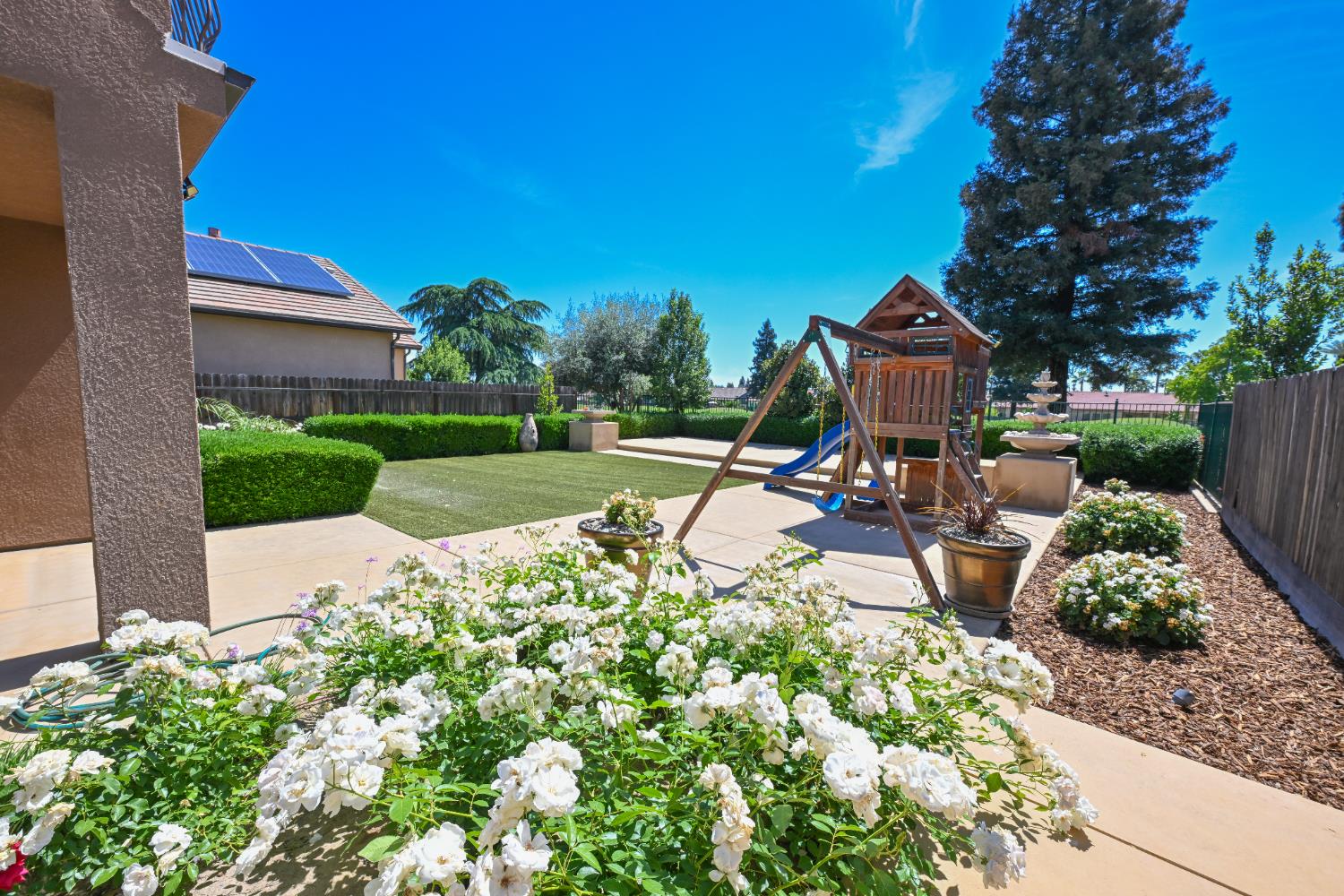 1645 E Benvenuto Dr, Fresno, CA 93730