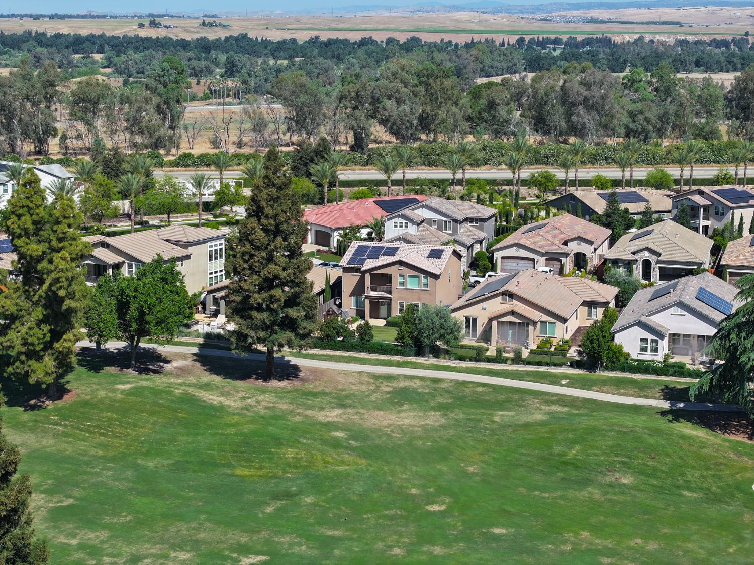 1645 E Benvenuto Dr, Fresno, CA 93730