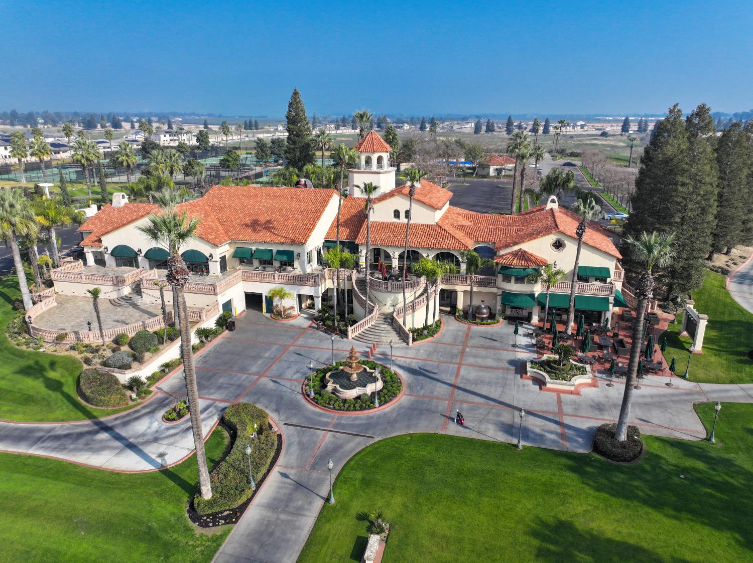 1645 E Benvenuto Dr, Fresno, CA 93730