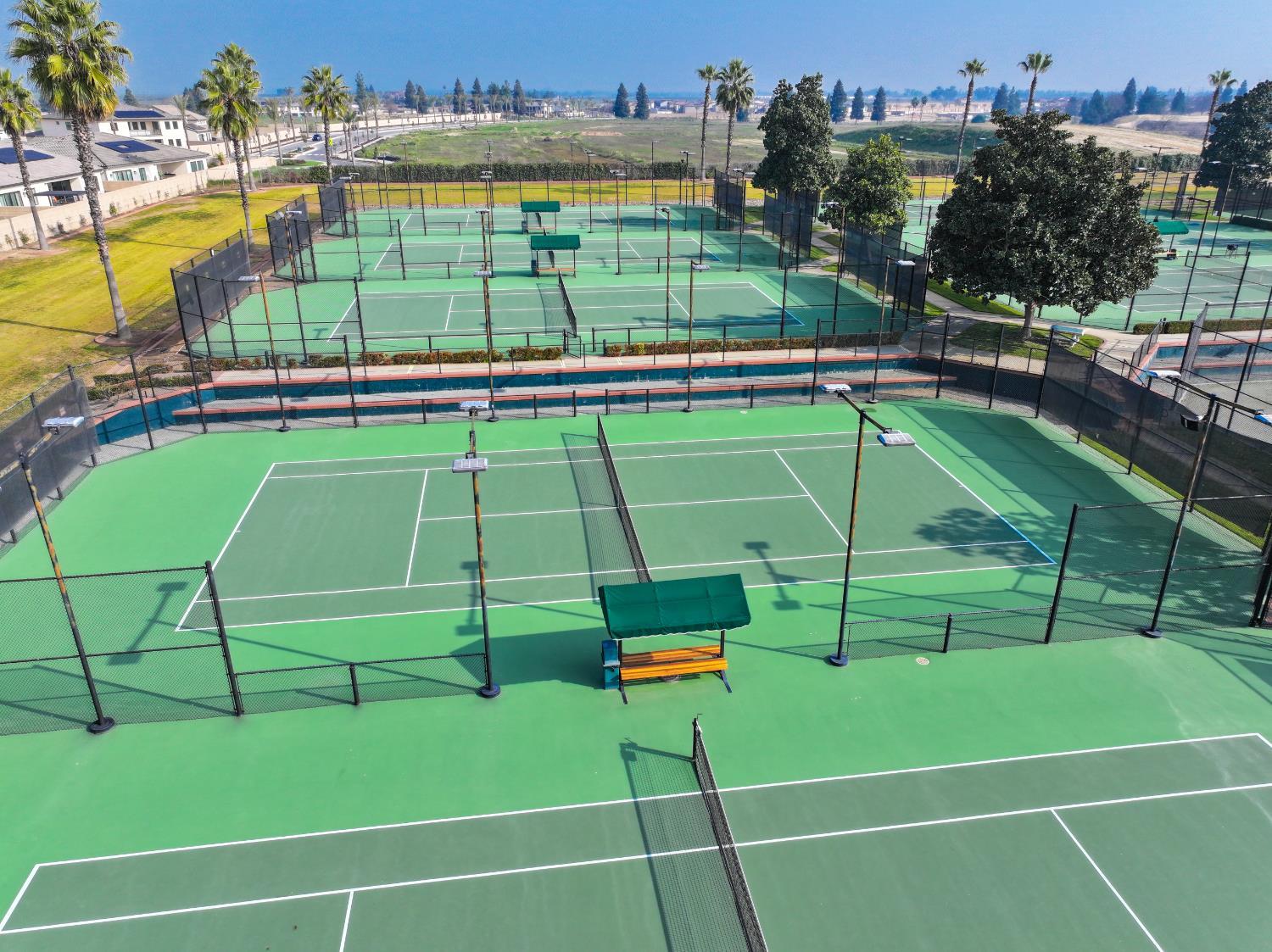 1645 E Benvenuto Dr, Fresno, CA 93730