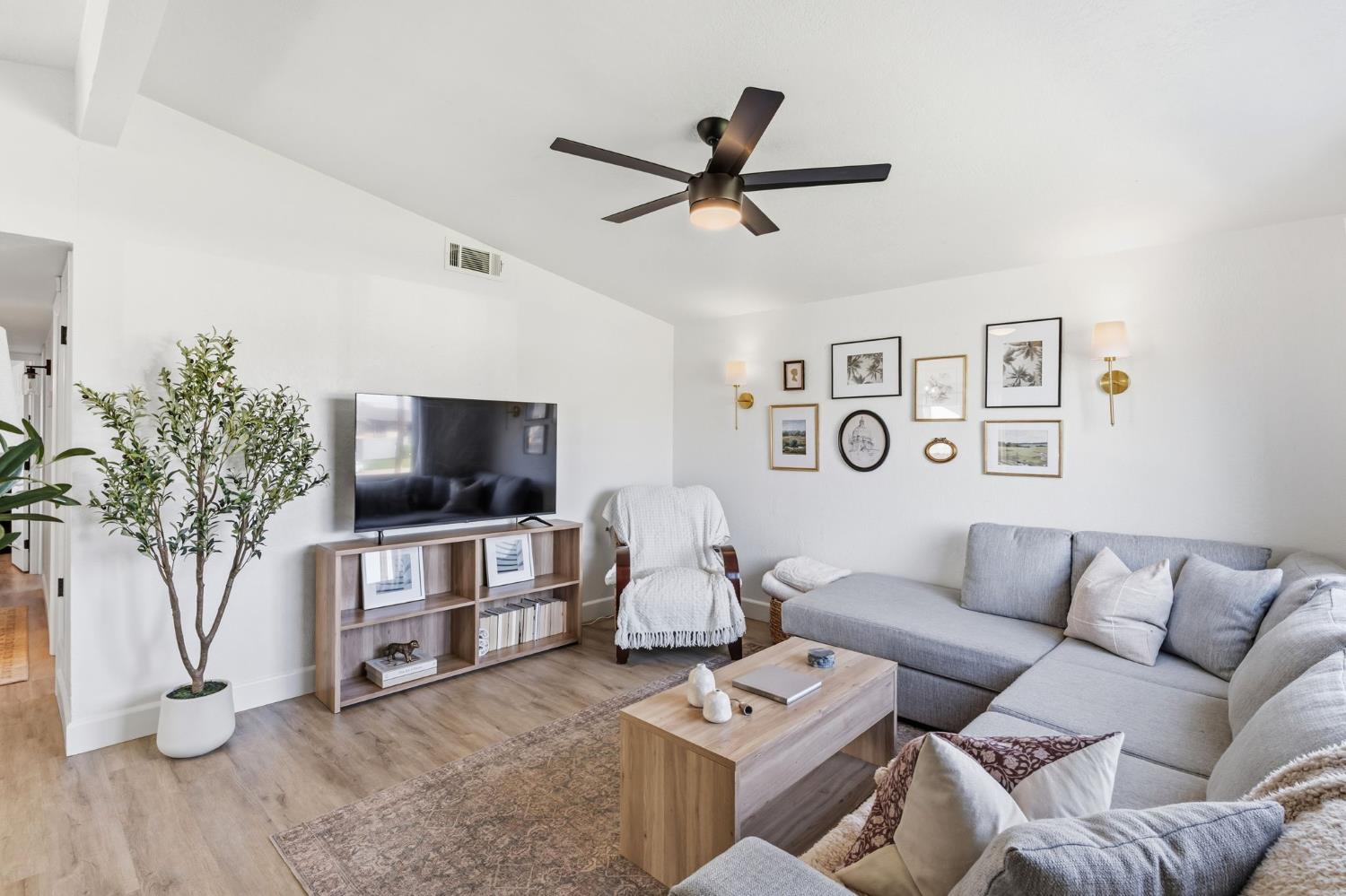 36 Santa Ana Ave, Clovis, CA 93612