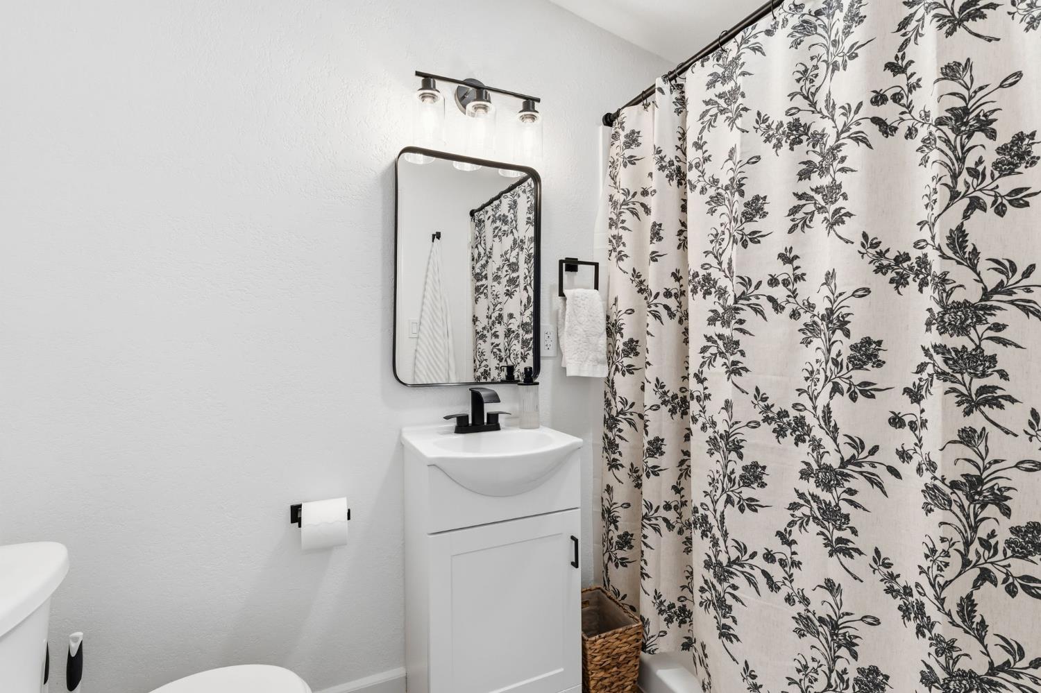 36 Santa Ana Ave, Clovis, CA 93612