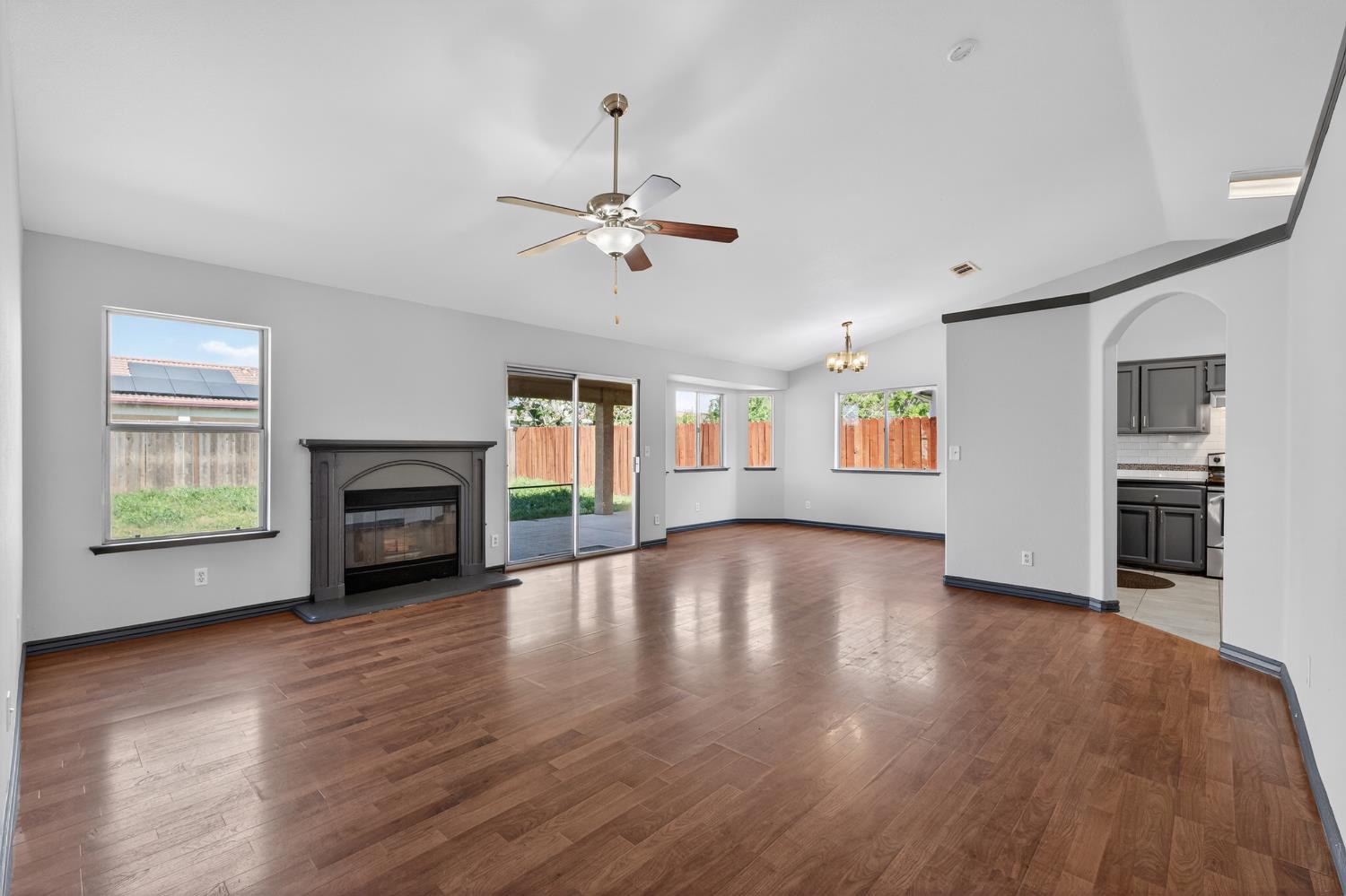 5427 N State St, Fresno, CA 93722