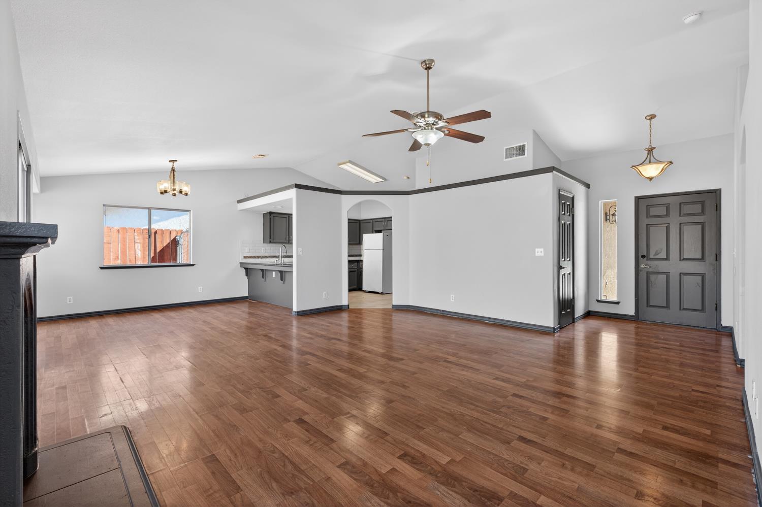 5427 N State St, Fresno, CA 93722