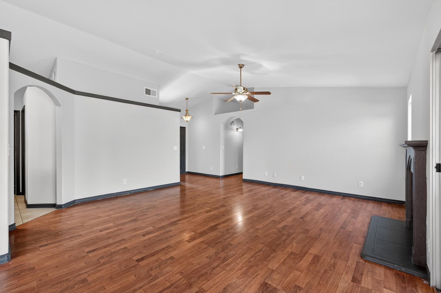 5427 N State St, Fresno, CA 93722