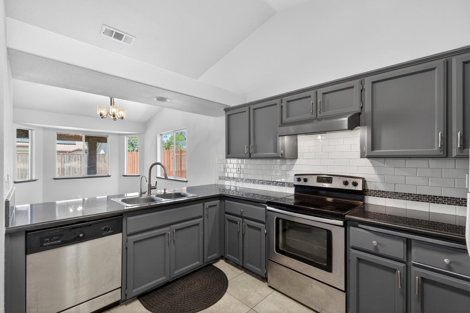 5427 N State St, Fresno, CA 93722