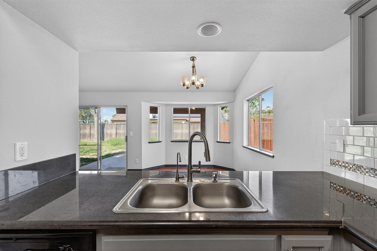 5427 N State St, Fresno, CA 93722