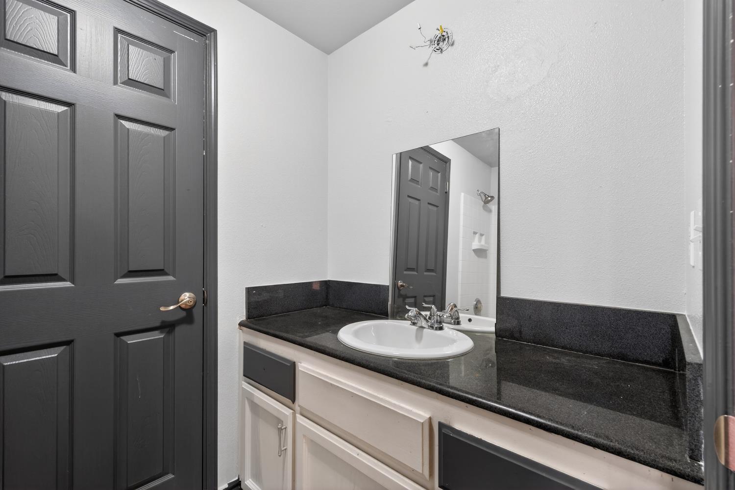 5427 N State St, Fresno, CA 93722