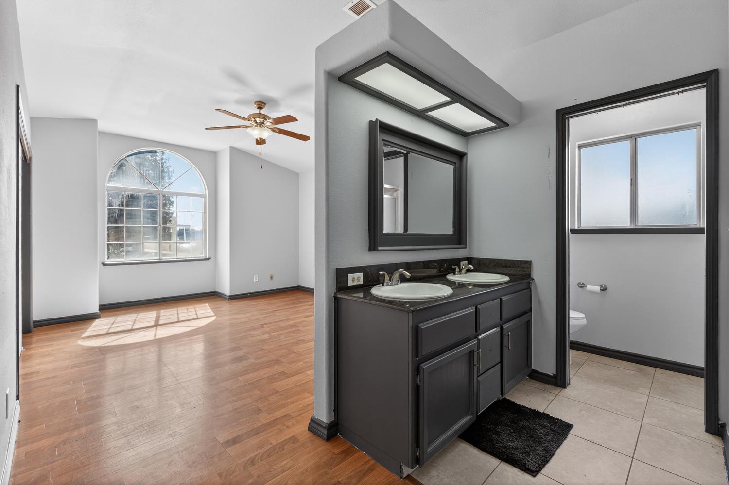 5427 N State St, Fresno, CA 93722