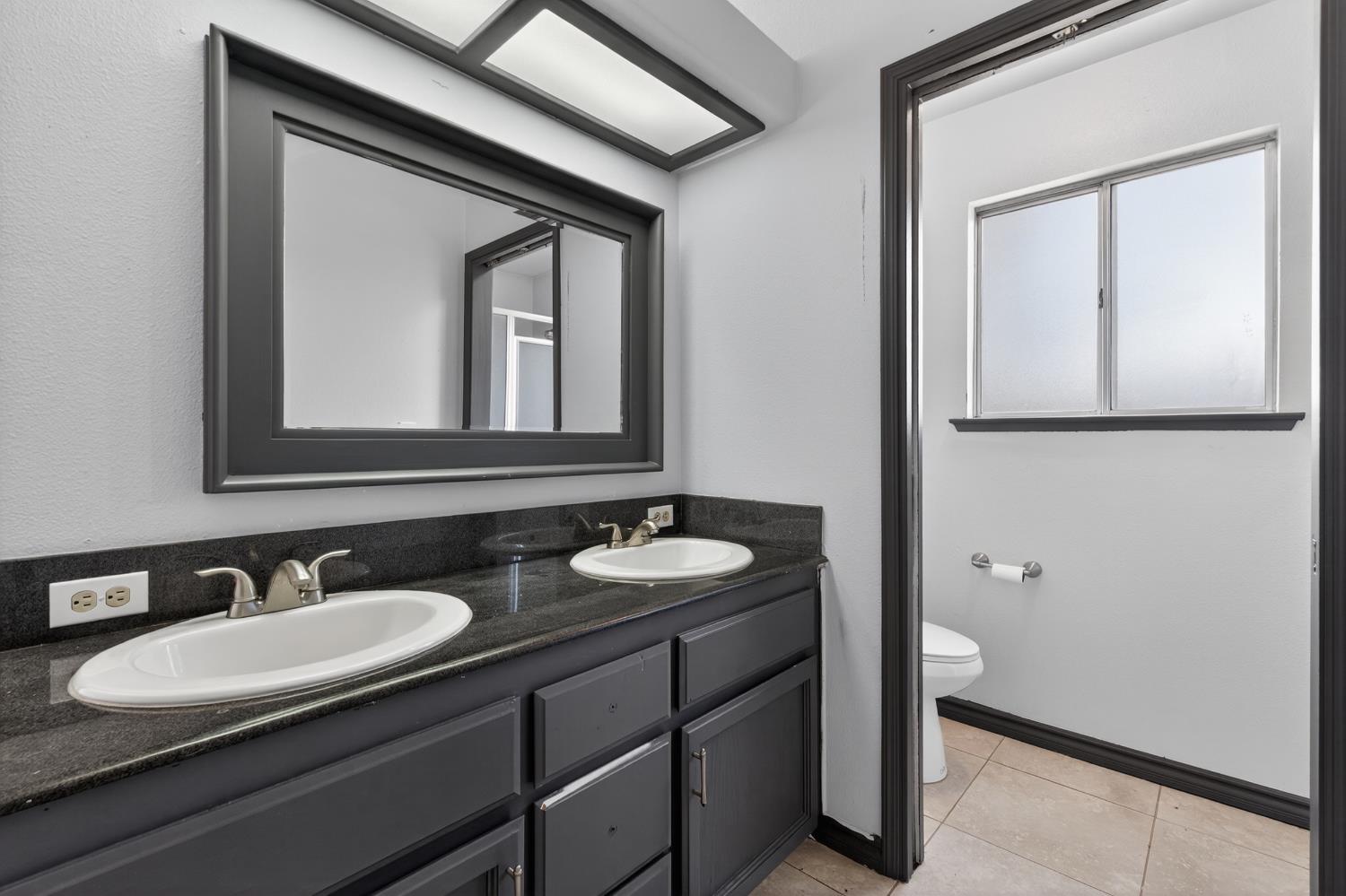 5427 N State St, Fresno, CA 93722