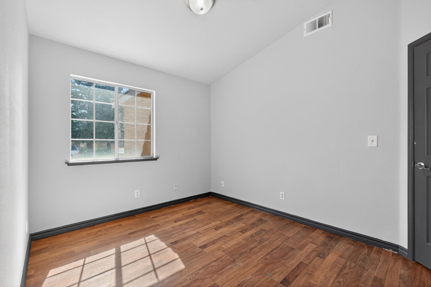 5427 N State St, Fresno, CA 93722