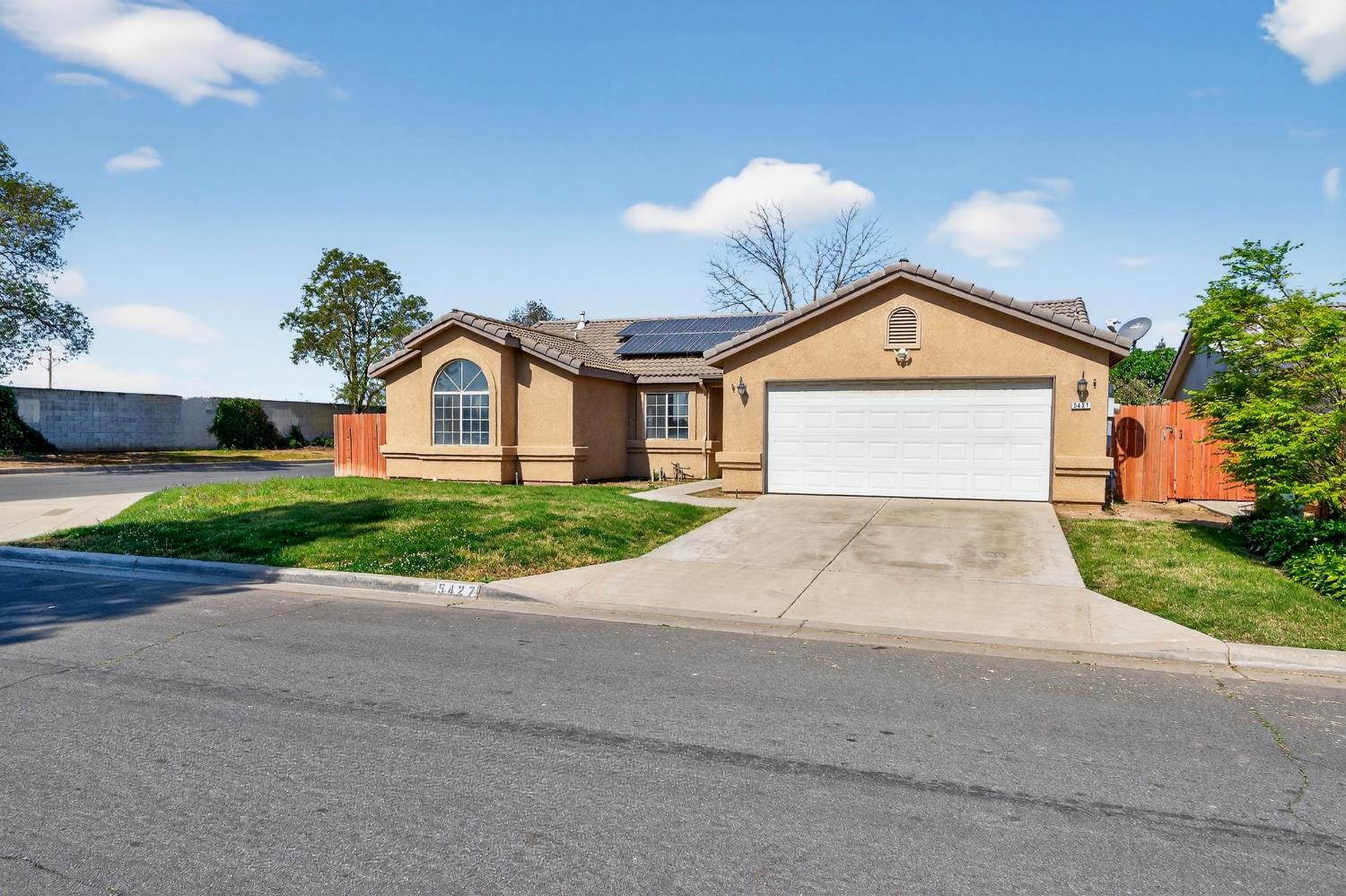 5427 N State St, Fresno, CA 93722