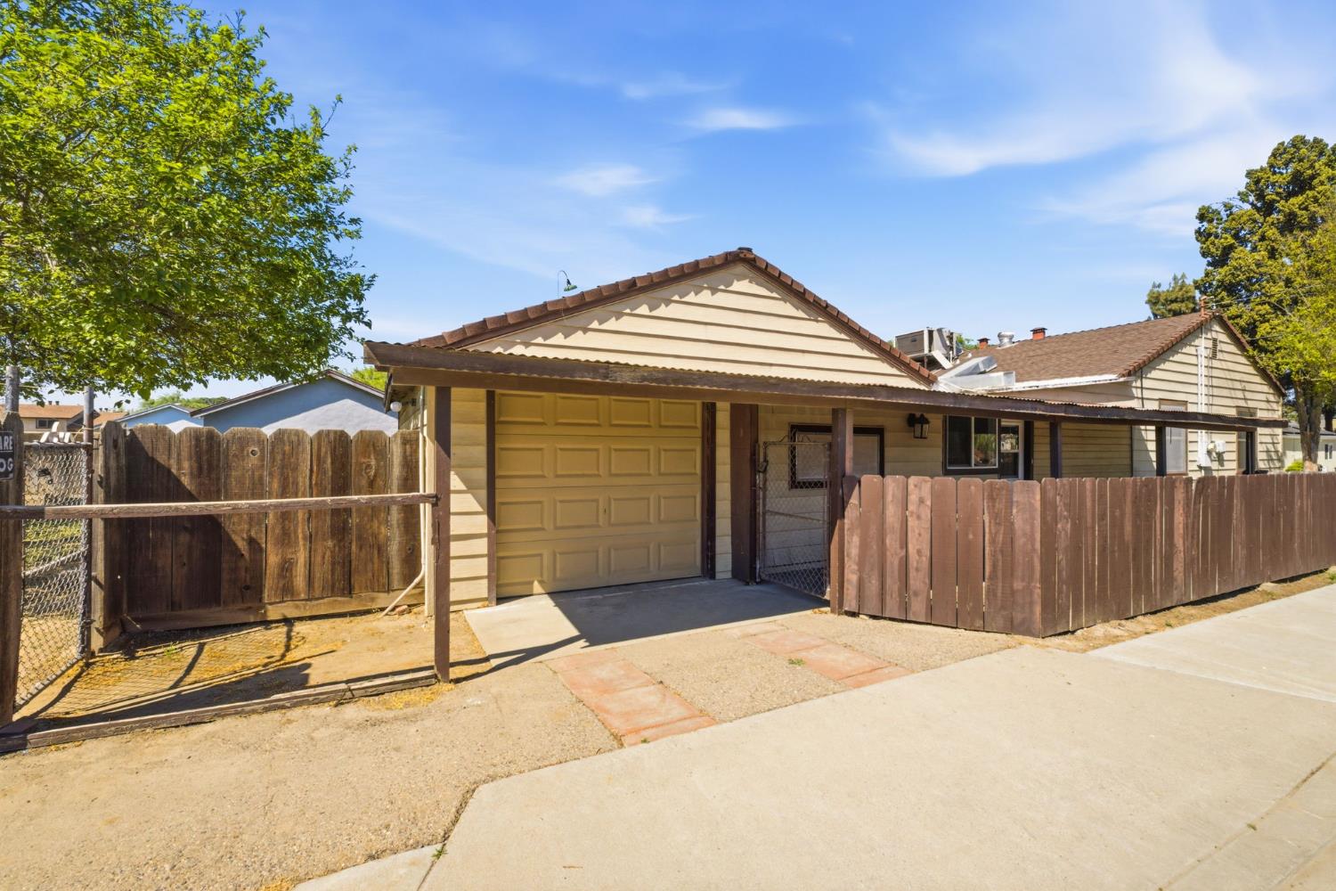 133 Oleander Ave, Lemoore, CA 93245