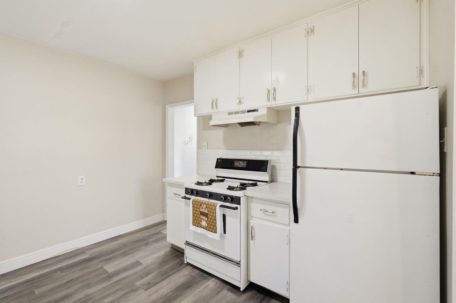 133 Oleander Ave, Lemoore, CA 93245