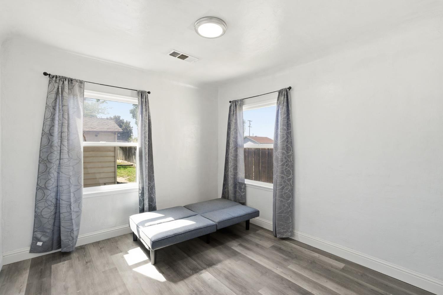 133 Oleander Ave, Lemoore, CA 93245